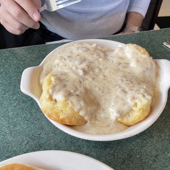 Metro Diner - Biscuits and gravy - American Near Me - Bensalem, Pennsylvania Metro Diner - Biscuits and gravy - American Near Me - Bensalem, Pennsylvania