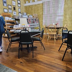 Little Bistro - Inside