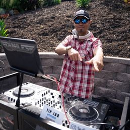 DJ Erik