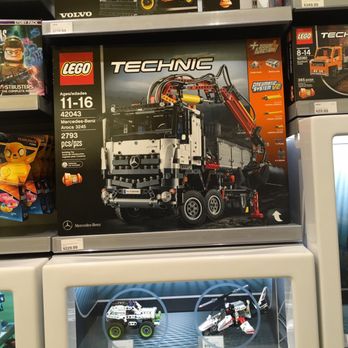 The LEGO Store - Toy Stores Near Me - Milwaukee, Wisconsin