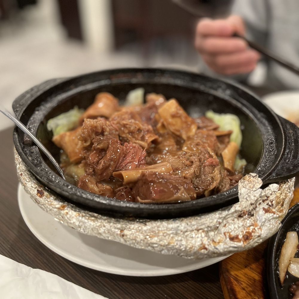 Cheung Hing Restaurant - 110. Beef Stew with Lettuce in Clay Pot - Chinese Near Me - Millbrae, California
