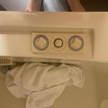 Best Western Plus Meridian - Dirty tub - Hotels Near Me - Meridian, Idaho Best Western Plus Meridian - Dirty tub - Hotels Near Me - Meridian, Idaho