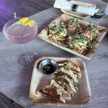 Midtown Spirits Wine & Bites - Cocktail, pot stickers, avocado "baguette" - Wine Bars Near Me - Reno, Nevada Midtown Spirits Wine & Bites - Cocktail, pot stickers, avocado "baguette" - Wine Bars Near Me - Reno, Nevada