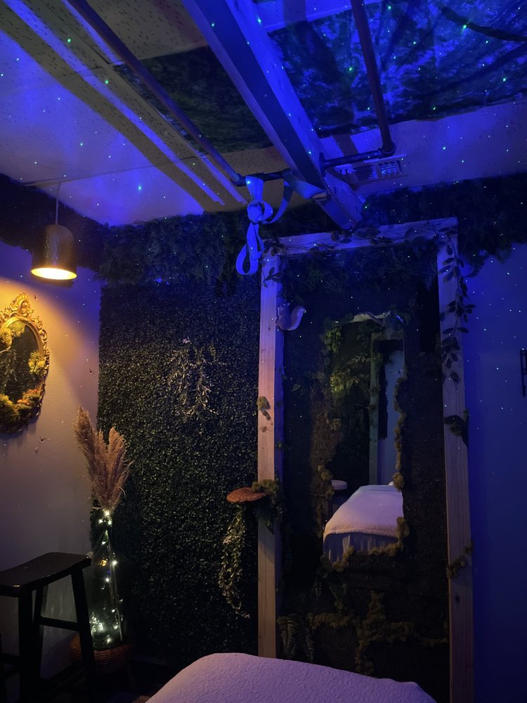 Mother Nature’s Massage Therapy Logo