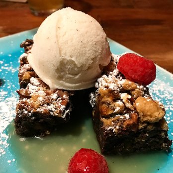 Brighton Bodega - Brownie sundae - Cocktail Bars Near Me - Brighton, Massachusetts Brighton Bodega - Brownie sundae - Cocktail Bars Near Me - Brighton, Massachusetts