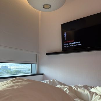 citizenM Miami Worldcenter - Curtain wouldn't go higher - Hotels Near Me - Miami, Florida