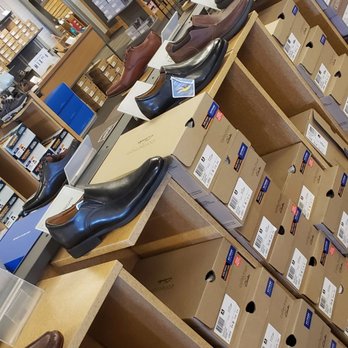 DSW Designer Shoe Warehouse - Shoe Stores Near Me - Flint, Michigan
