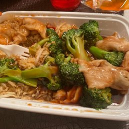 Chicken and Beef with Broccoli Combination Platter