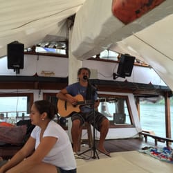 Escuna Zephyr - Being serenaded with perfect mellow tunes.