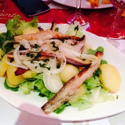 Café des Sports - Salade de poisson fumé (je sais plus comment il s'appelle mon poisson!). Mais c'est bon :)