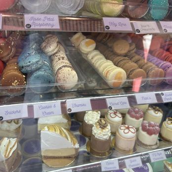 dbakers Sweet Studio - Bakeries Near Me - Miami, Florida