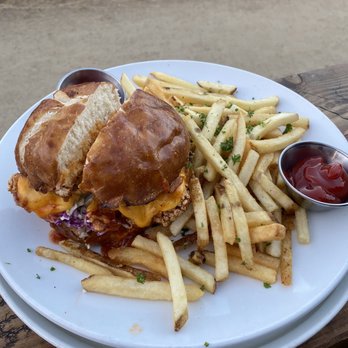 Viewpoint Brewing - Fried chicken sandwich with house fries - Breweries Near Me - Del Mar, California Viewpoint Brewing - Fried chicken sandwich with house fries - Breweries Near Me - Del Mar, California