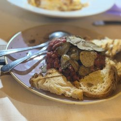 Terra di Siena - Tartare with truffle - get the truffle!