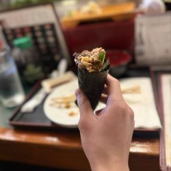 Uoko Japanese Cuisine - Salmon skin hand roll