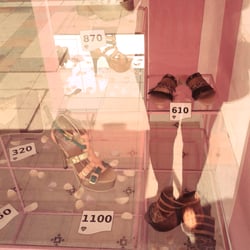 Bartolina - Precio de zapatos en vidriera