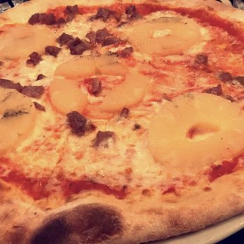 Piola - Sausage pizza with added pineapple - Pizza Near Me - Houston, Texas