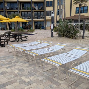 Hawaiian Inn - Pool area is very clean with nice tables and chairs. - Hotels Near Me - Daytona Beach, Florida Hawaiian Inn - Pool area is very clean with nice tables and chairs. - Hotels Near Me - Daytona Beach, Florida