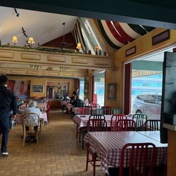 Zappi's Pizza and Pasta - Inside - Pizza Near Me - Niagara Falls, Ontario Zappi's Pizza and Pasta - Inside - Pizza Near Me - Niagara Falls, Ontario