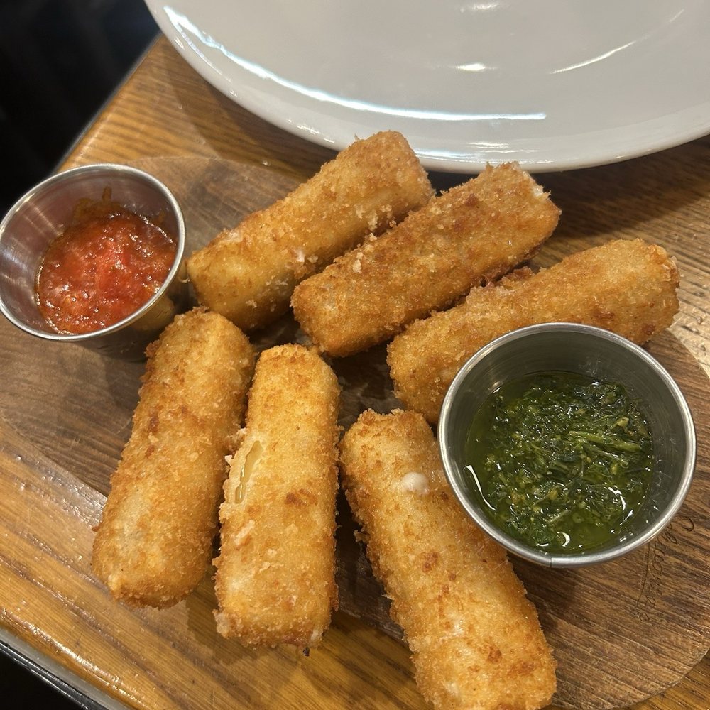 Schwartz's Deli - Mozzarella sticks - Burgers Near Me - Paris, 75 Schwartz's Deli - Mozzarella sticks - Burgers Near Me - Paris, 75