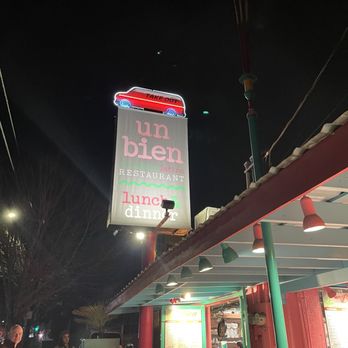 Un Bien - At night - Cuban Near Me - Seattle, Washington