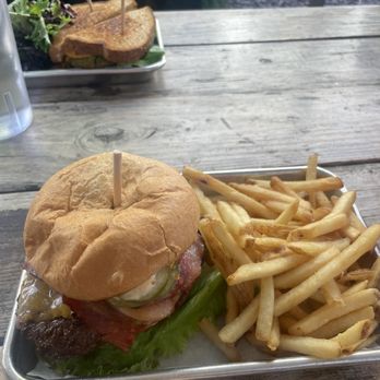 Pangaea Bier Cafe - Pangea Burger - Pubs Near Me - Sacramento, California