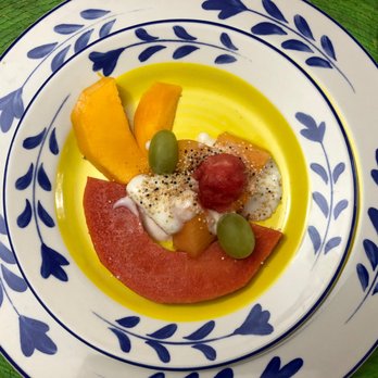 La Casa de mis Recuerdos - Fresh fruit is the start of every breakfast. - Bed & Breakfast Near Me - Oaxaca, OAX