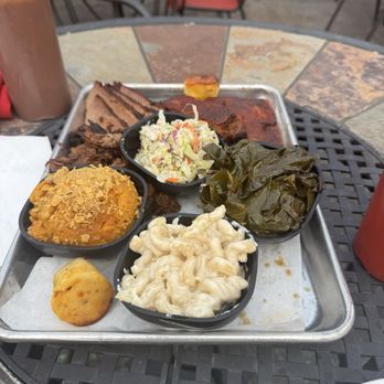 F325 Bbq - Food selection, a shared plate and still took home leftovers. - Bars Near Me - North Kansas City, Missouri