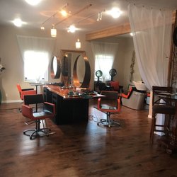 Salon di stile, 6th Avenue Style Lounge - Rustic chic vibe