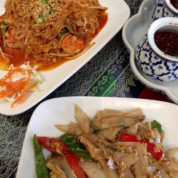 Tum Rub Thai - Pad Thai w/Shrimp & Drunken Noodles w/Chicken - Thai Near Me - Palm Harbor, Florida Tum Rub Thai - Pad Thai w/Shrimp & Drunken Noodles w/Chicken - Thai Near Me - Palm Harbor, Florida