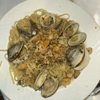 IL Toscano Ristorante - white wine linguini with clams - Italian Near Me - Douglaston, New York IL Toscano Ristorante - white wine linguini with clams - Italian Near Me - Douglaston, New York