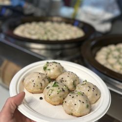 Liu Liu Sheng Jian - Sheng Jian Bao
