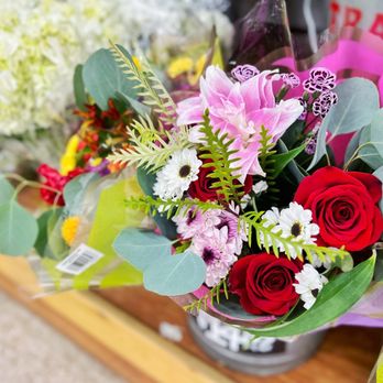 Trader Joe's - Pretty flowers | IG @moniquedao - Grocery Near Me - Yorba Linda, California Trader Joe's - Pretty flowers | IG @moniquedao - Grocery Near Me - Yorba Linda, California