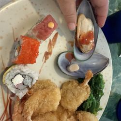 Golden Wok China Buffet - Sushi, oysters, fried shrimp, and kiwi salad