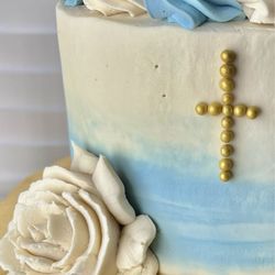 Devour Desserts Delco - Holes in frosting. Messy rose on the side.