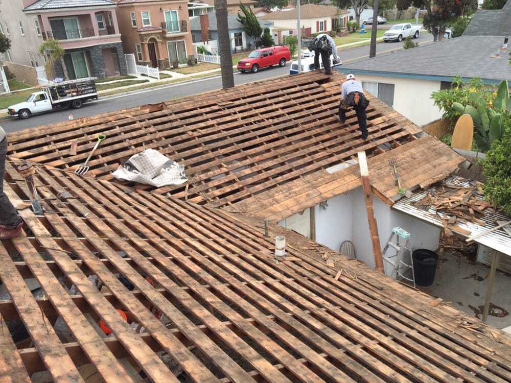 Slide of Luis Mendoza Roofing