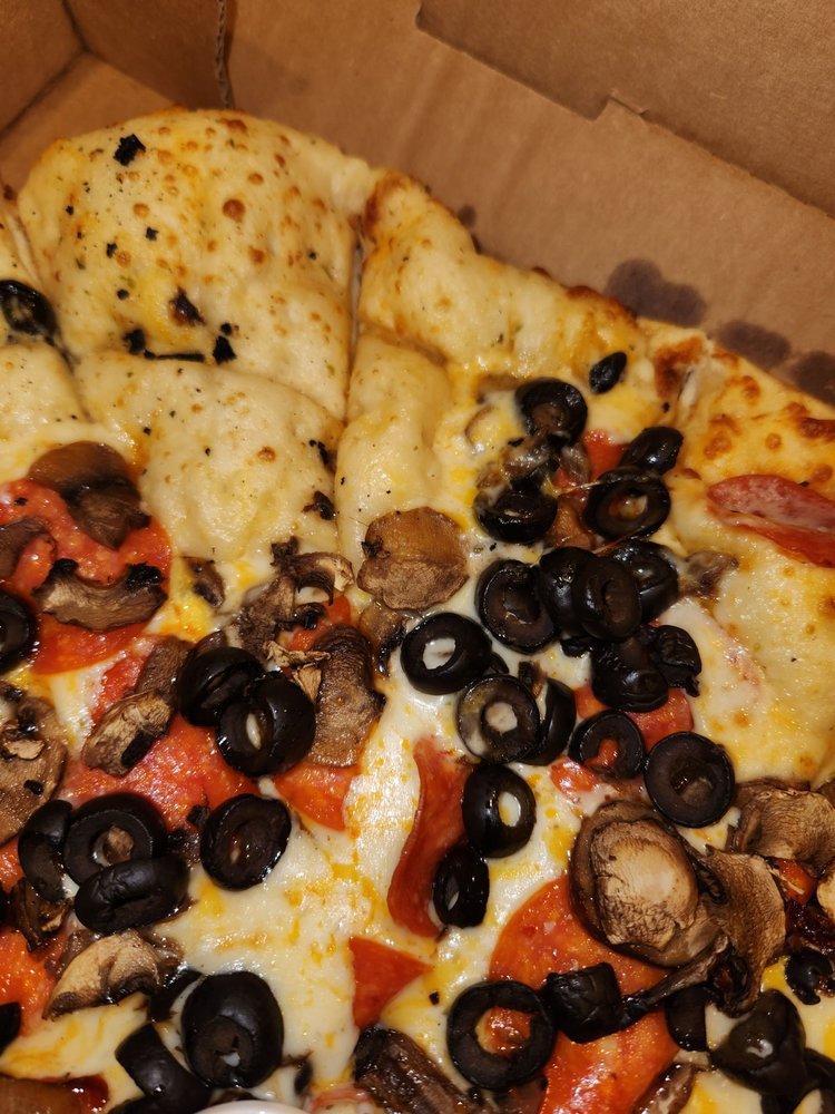 Round Table Pizza Logo