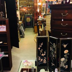Aladdin's Lamp Antiques - Some Of the best bargains on antiques and vintage items in area. Affordable fine jewelry, outdoor equipment, records, home decor, & art