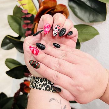 Royal Nails Spa - Halloween design on dip - Nail Salons Near Me - Joplin, Missouri