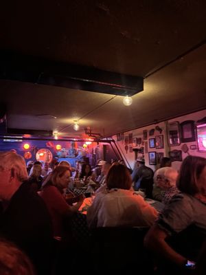 Hugo's by null