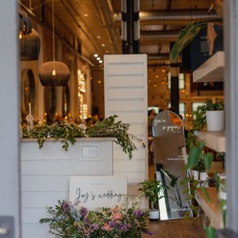 Sun Canyon Florals - Photo by Nadine Wendorff Photography - Floral Designers Near Me Sun Canyon Florals - Photo by Nadine Wendorff Photography - Floral Designers Near Me