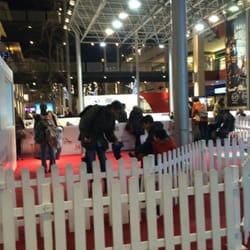 Ice Skating Rink la Maquinista - Where you put your skates on 12/31/2015