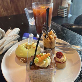 Budweiser Brickhouse Tavern - Yummy alcoholic deserts - Sports Bars Near Me - Chicago, Illinois Budweiser Brickhouse Tavern - Yummy alcoholic deserts - Sports Bars Near Me - Chicago, Illinois