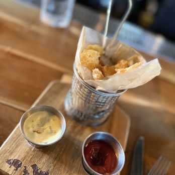 Farm Bar - Lakeview - Wisconsin Cheese Curds - Bars Near Me - Chicago, Illinois