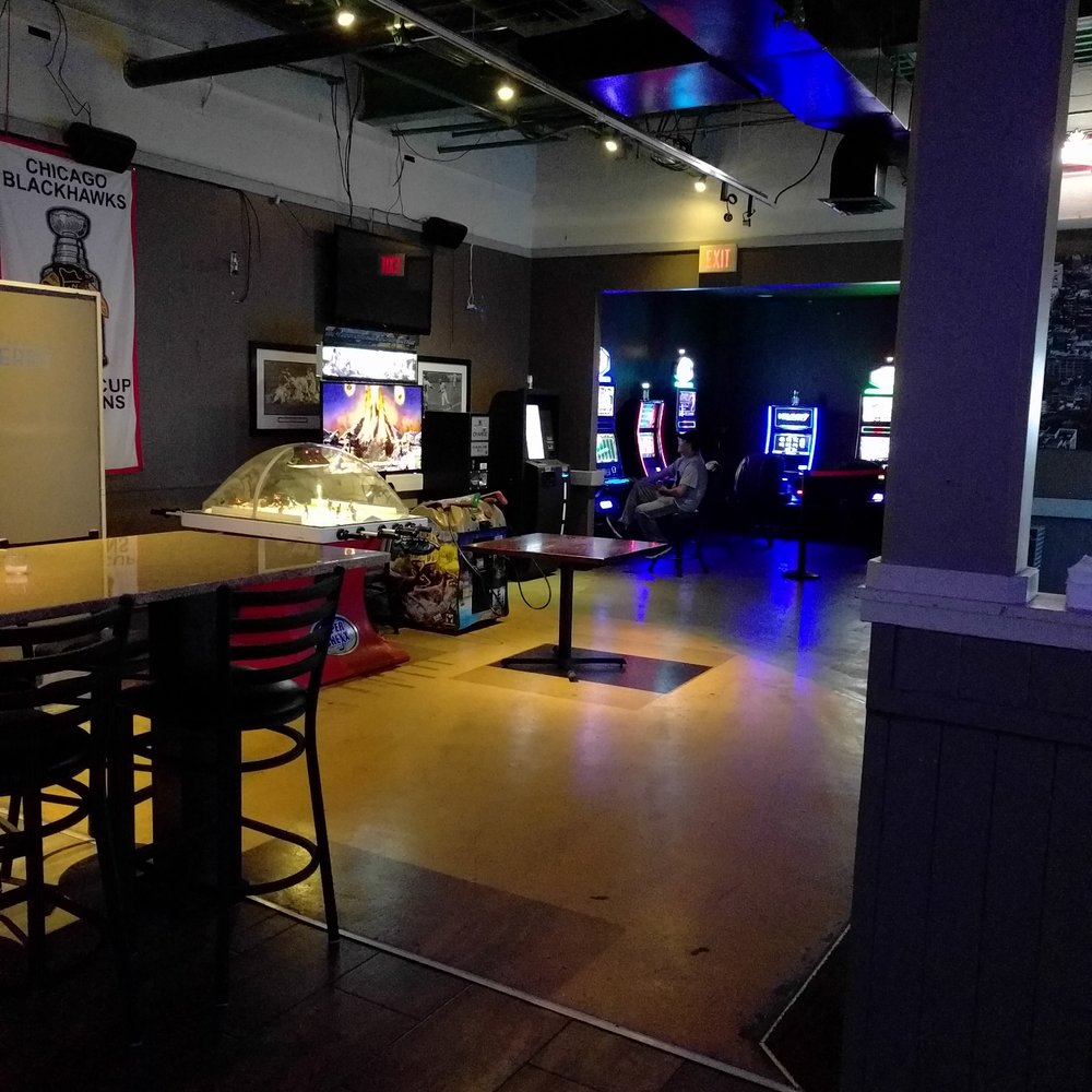 Rocky's American Grill - Sports Bars Near Me - Prospect Heights, Illinois
