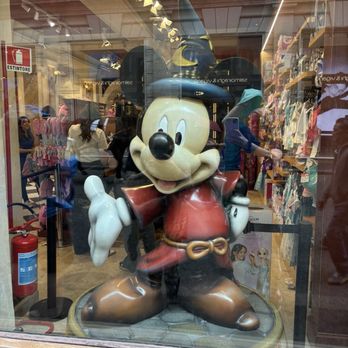 The Disney Store - MICKEY MOUSE ~ other window display - Toy Stores Near Me - Rome, RM