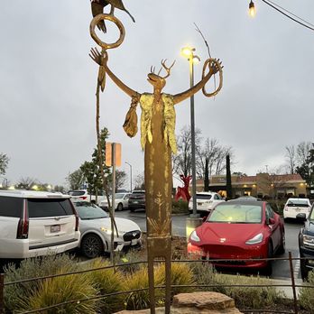 Dos Coyotes Border Cafe - Citrus Heights - a statue of a man with a bird on his head - Bars Near Me - Citrus Heights, California Dos Coyotes Border Cafe - Citrus Heights - a statue of a man with a bird on his head - Bars Near Me - Citrus Heights, California