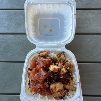 Ono Seafood - Shoyu ahi and Hawaiian style tako combo poke bowl - IG @bougiefoodieboi - Seafood Near Me - Honolulu, Hawaii