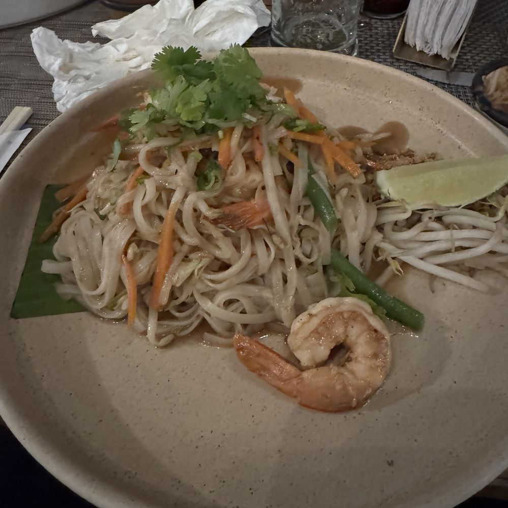 Mercader - Pad Thai with shrimp - Thai Near Me - La Crucecita, OAX