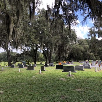 Shiloh Cemetery - Modern section on the right - Funeral Services & Cemeteries Near Me - Plant City, Florida Shiloh Cemetery - Modern section on the right - Funeral Services & Cemeteries Near Me - Plant City, Florida
