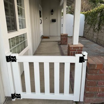 American Vinyl - Small vinyl gate - Fences & Gates Near Me - Fountain Valley, California